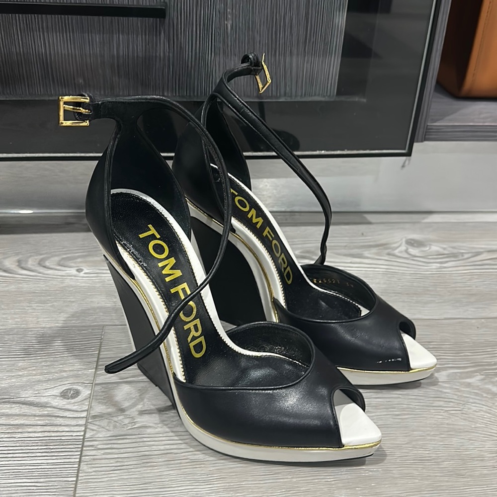 Tom ford black and white wedges